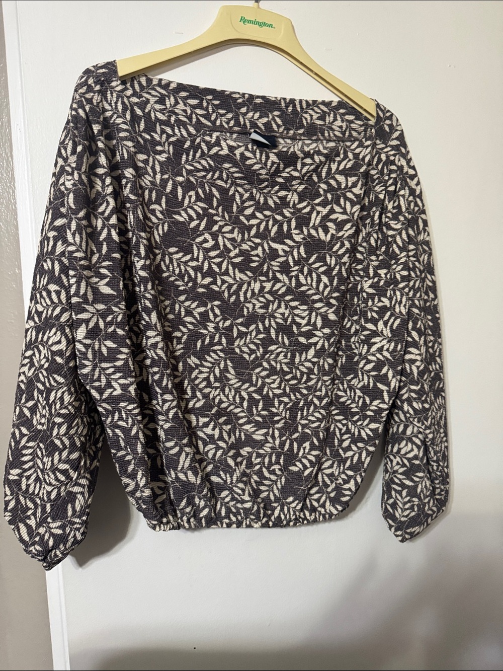 Leaf Print Pullover Top in Cream and Charcoal